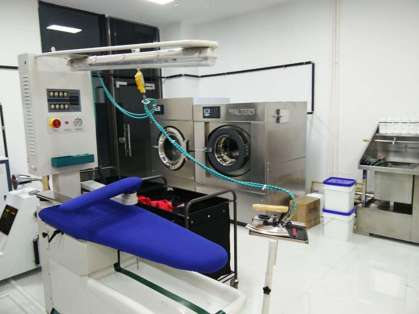 開干洗店干洗設(shè)備貴不貴？原來這么實(shí)惠