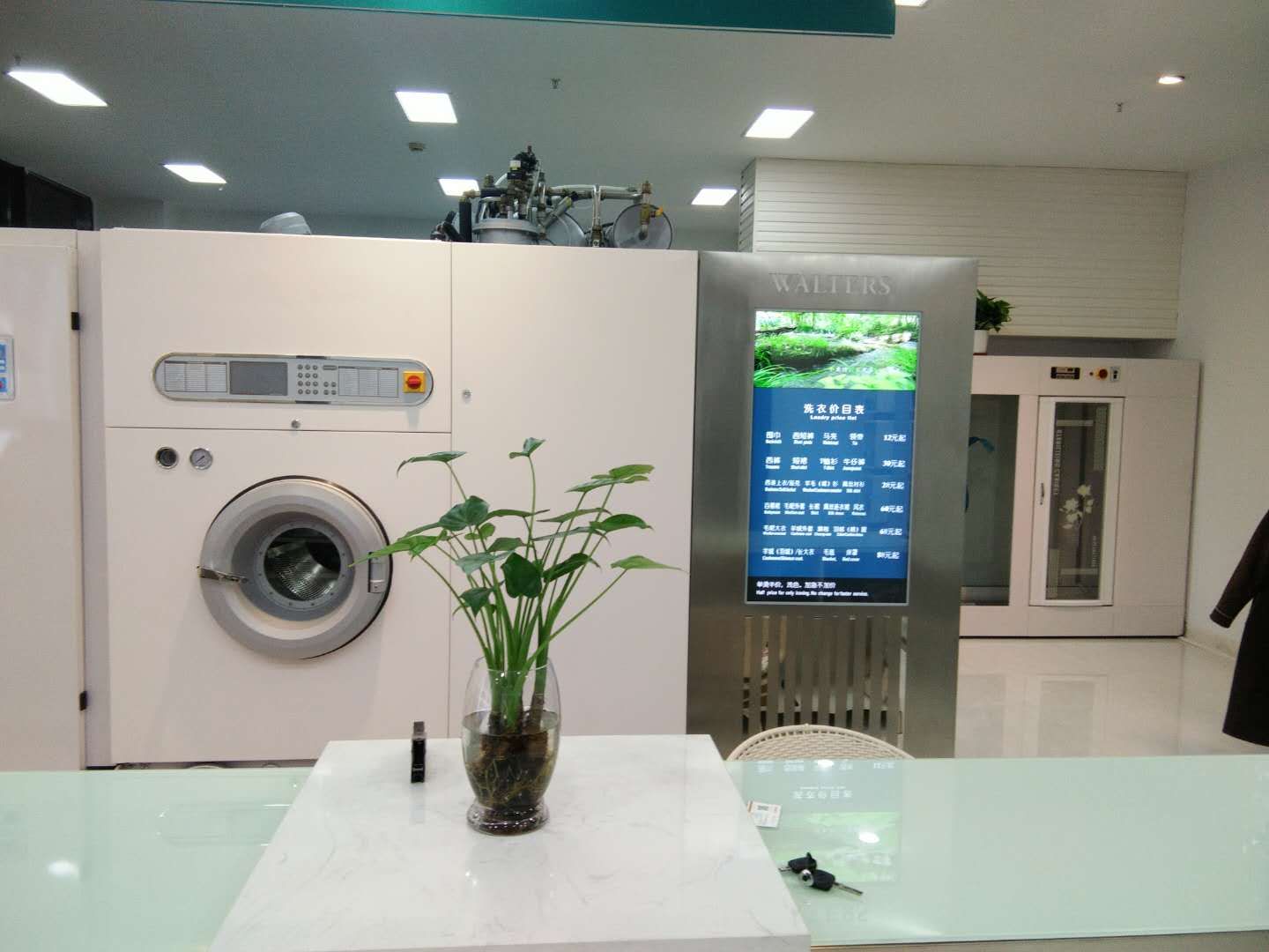 怎么挑選酒店干洗店設(shè)備呢？有什么竅門嗎