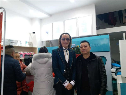 開小型干洗加盟店大約多少錢？